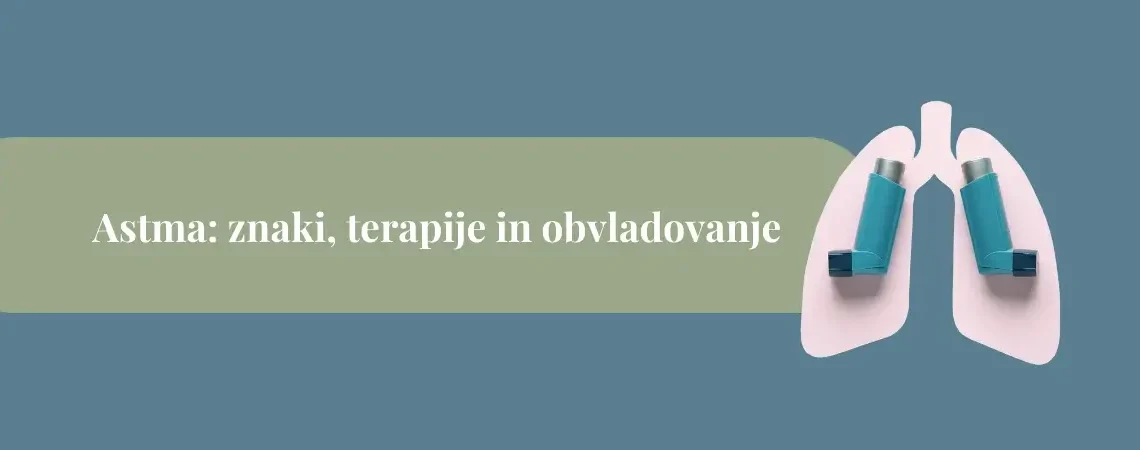 Ilustracija pljuč z dvema inhalatorjema na modrem ozadju, ki ponazarja astmo, njene znake in zdravljenje.