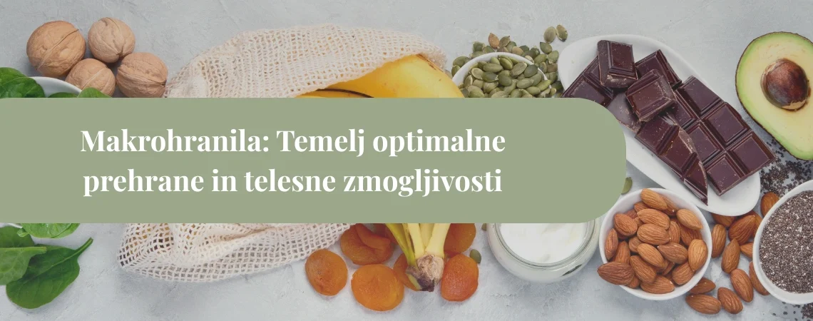 Stročnice, suho sadje, jogurt in banane na svetli podlagi kot ilustracija prebavljivih živil in nasvetov za lažje uvajanje stročnic v prehrano.