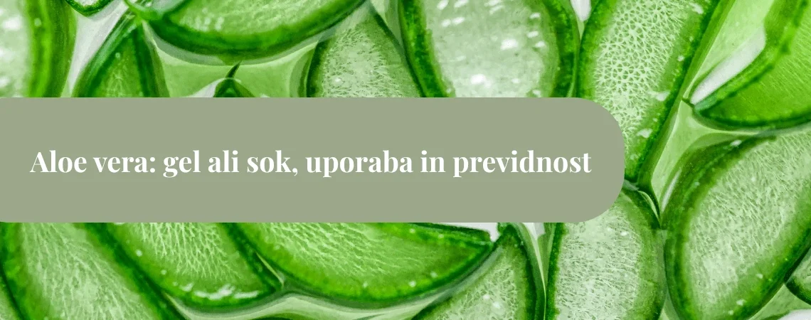 Rezine svežih listov aloe vere v makro posnetku, čez katere poteka zelenkast naslovni pas z napisom “Aloe vera: gel ali sok, uporaba in previdnost”.