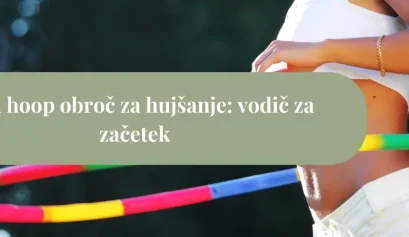 Ženska vrti barvit hula hoop obroč okoli pasu na prostem kot zabavno vadbo za hujšanje