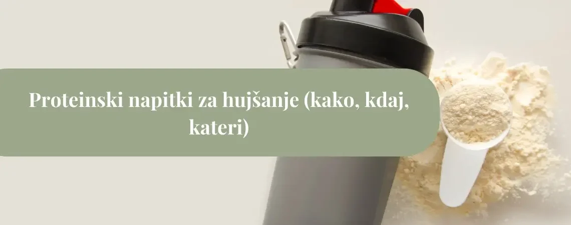 Shaker s proteinskim napitkom in merica beljakovinskega praška kot simbol proteinskih napitkov za hujšanje