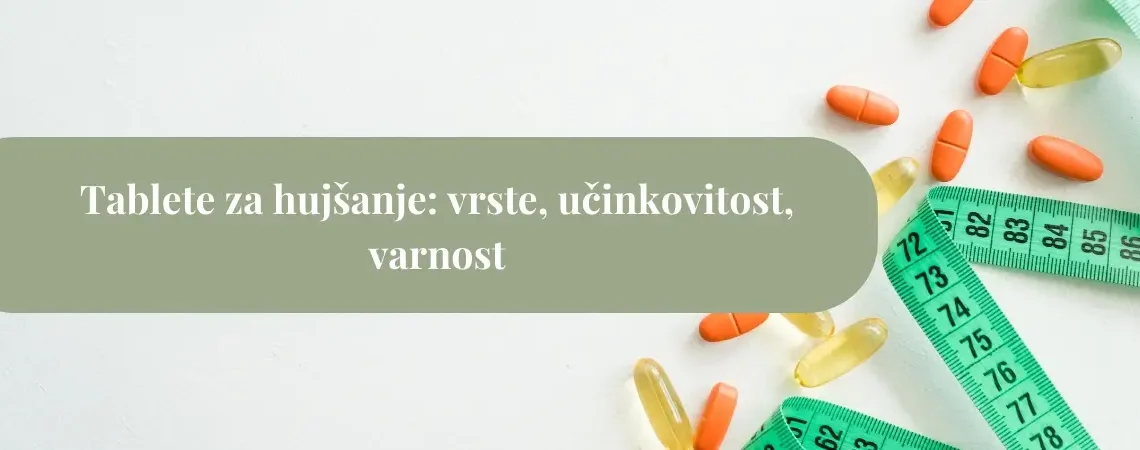 Tablete za hujšanje ob zeleni merilni vrvici na belem ozadju, simbol učinkovitosti, tveganj in nadzora pri uporabi zdravil za hujšanje.