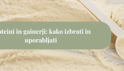Merica z beljakovinskim praškom na svetli podlagi, simbolična predstavitev whey proteinov in gainerjev.
