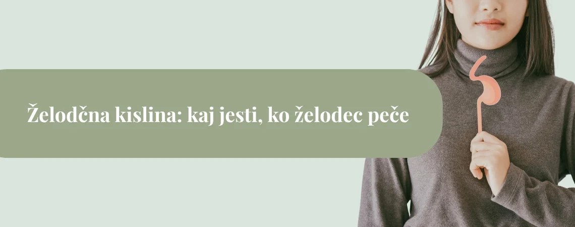 Ženska drži izrez želodca v roki, simbolično prikazano prebavo, z napisom »Želodčna kislina: kaj jesti, ko želodec peče« na zelenem ozadju.